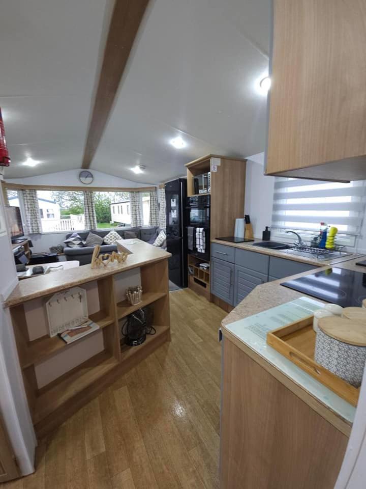 Tattershall Lakes Hot Tub Lodge Breaks エクステリア 写真
